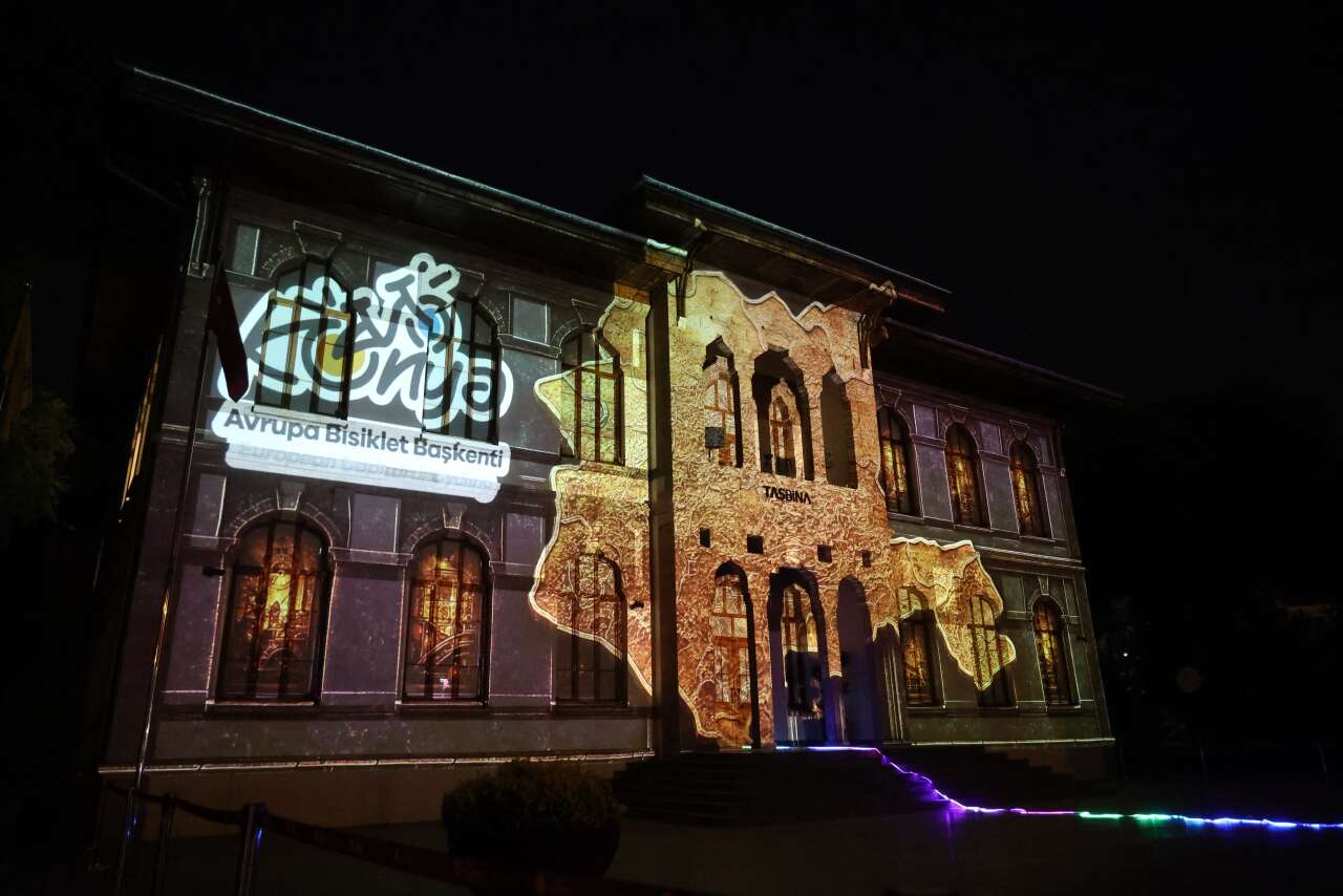 Konya Bisiklet Festivali başladı! Gökyüzünü drone’lar, tarihi yapıyı ışık gösterisi aydınlattı 1